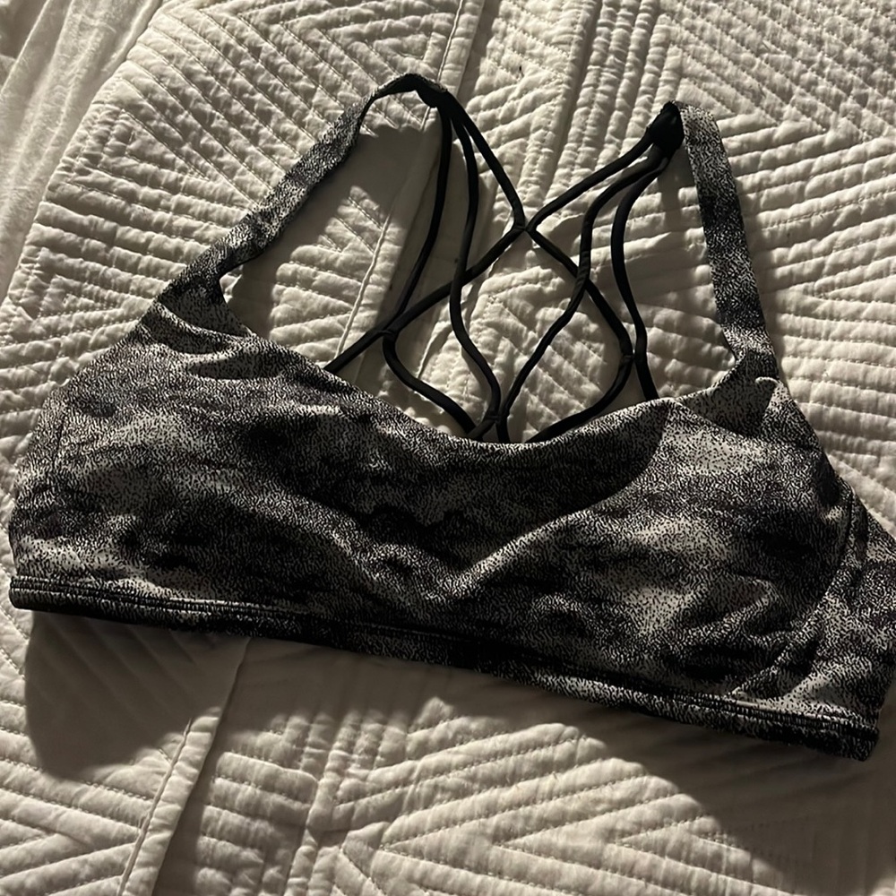 Lululemon Free to be Zen Bra (10)
